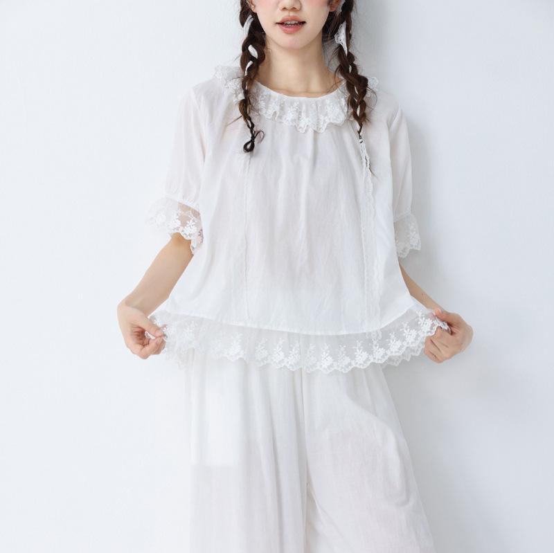 樂天商城 - 女性用 トップス シャツ 短袖 刺繍 切り替え レース 花辺 森ガール 日系 スタイル ワイド ルーズ 薄手 コットン 素材 綿70-80% セットインスリーブ ベビー ドル ネック ライン ガール ガーリー 甘め フレッシュ かわいい 軽量 吸湿性 通