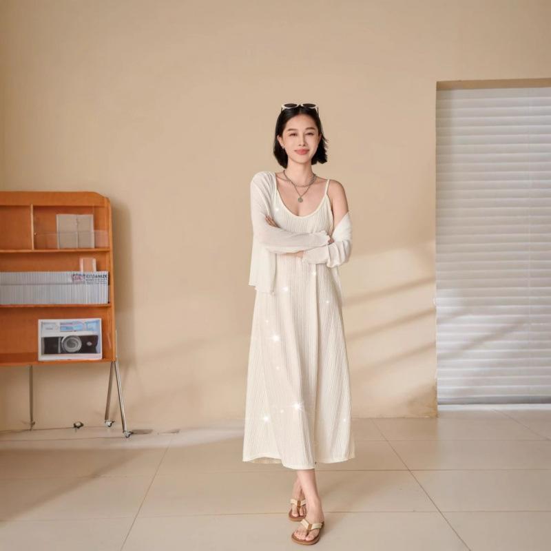 Rakuten - ワンピース 女性用 夏 吊り帯 ロングドレス 緑 Vネック 無袖 ミドルウエスト セクシー ニット ポリエステル スパンデックス 切り替え プリーツ ゆったり 落ち感 軽量 吸湿速乾 伸縮性 ファッション スリム 日常使い カジュアル 気質 優雅 日韓ス