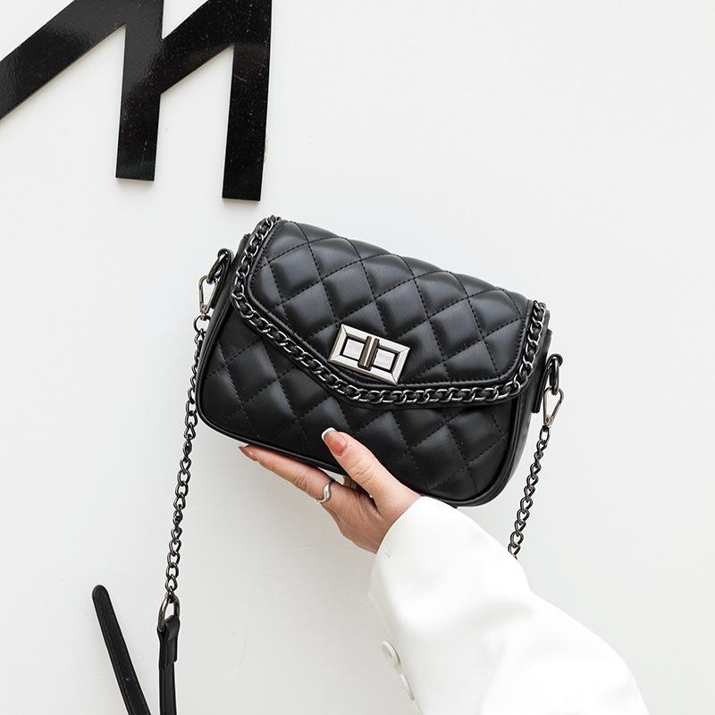 レディース バッグ 女性用 小方包 斜めがけ ショルダーバッグ 菱格柄 ファッション シンプル 百搭 黒 白 都市スタイル 日常使い PU素材 横型 方形 ソフト チェーン ストラップ フラップ開閉 ジップポケット カードポケット 携帯ポケット ミディア