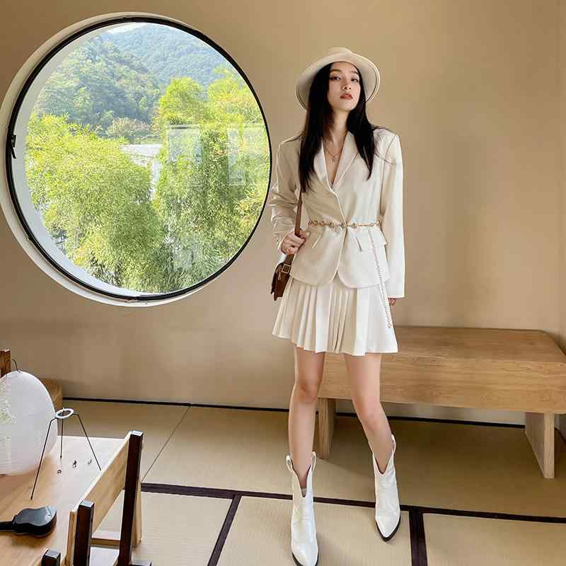 ・スタイル: 通勤風・主な素材: ポリエステル・主素材成分: ポリエステル30%以下・パターン: 無地・丈: ショート・加工: プリーツ・袖丈: ロング・袖型: スタンダード・カテゴリ: カジュアルセットアップ・タイプ: スカートスーツ・対象: 女性・カラー展開: 半身スカート・サイズ展開: XS,S