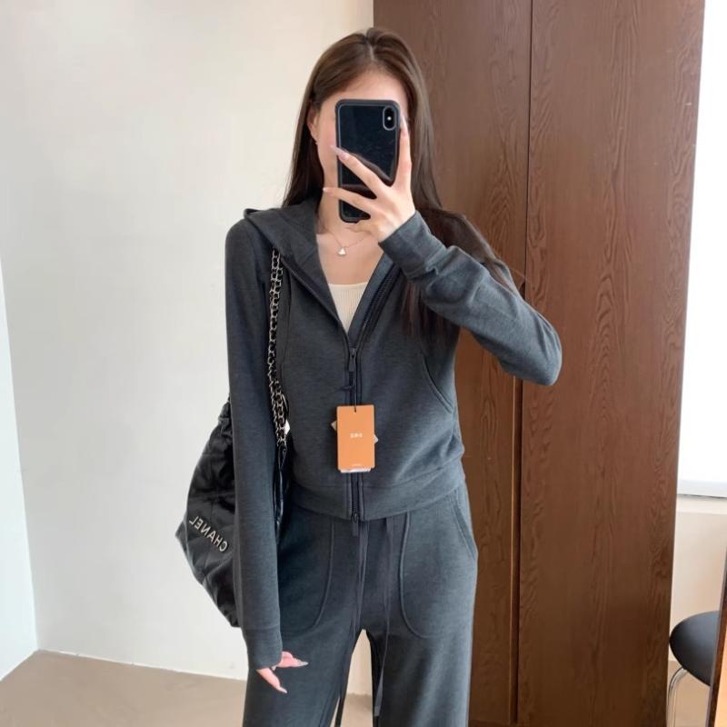 レディース 秋冬 連帽パーカー セットアップ 直筒パンツ 腈纶素材 切り替えデザイン 紫 黒 ベージュ ダークグレー ブラウン カラー展開 長袖 ストレッチ 軽量 吸湿速乾 通勤 普段使い カジュアル 韓国風 ルームウェア ラウンジウェア