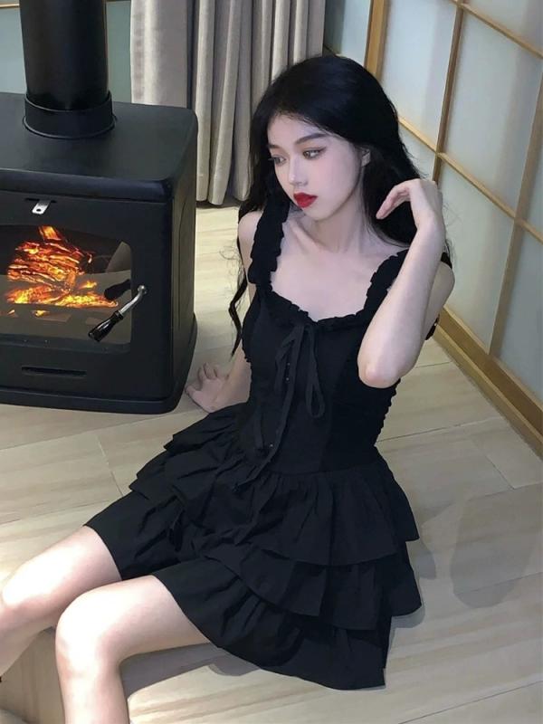 乐天商城 - ワンピース 女性用 黒 吊り帯 ウッドイヤー レース 夏 セクシー 短丈 Aライン 仙女スカート Uネック ノースリーブ 中腰 荷葉辺 フリル 切り替え 涤纶 ポリエステル 吸湿速乾 軽量 伸縮性 ビッグシルエット かわいい 普段使い 部屋着 カジュアル