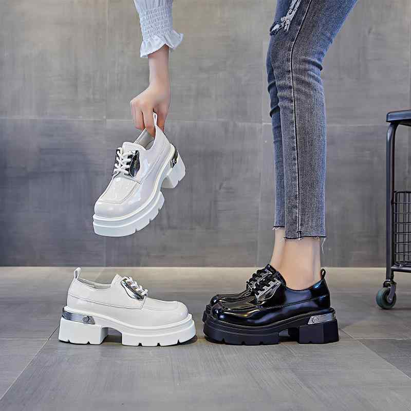 女性用 厚底パンプス 漆皮 ローファー メンズ風 メタルバックル 厚底 粗ヒール 女性用 単靴 秋冬 黒 米..