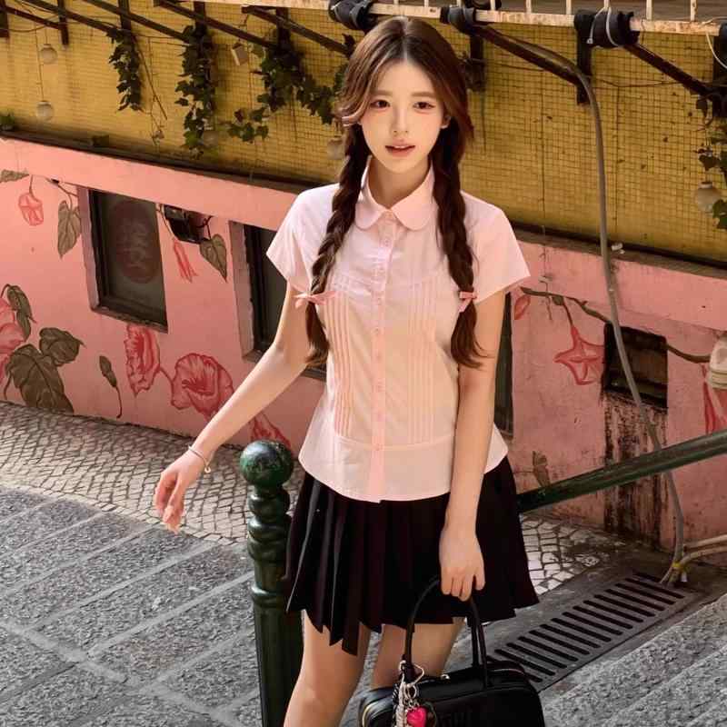 レディース ピンク 短袖 シャツ プリーツ 加工 収縮 ウエスト フリル デザイン 基本款 ポロ 襟 プリンセス スリーブ 夏 接触冷感 素材 軽量 吸湿速乾 通勤 普段使い 私服 トップス かわいい スタイル