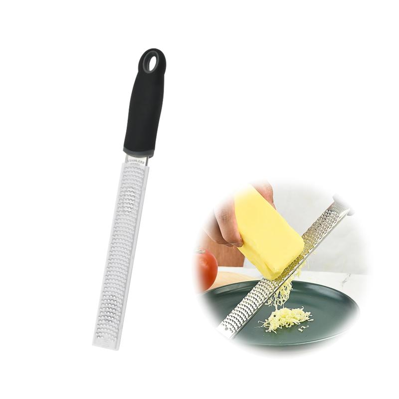 Coollooda おろし器 チーズグレーター 生姜おろし器 すりおろし器 多機能 細切り 滑り止め付き ステンレス鋼 鋭利 レモン ニンニク チョコレート 大根 調理器具 キッチン用品 (黒)