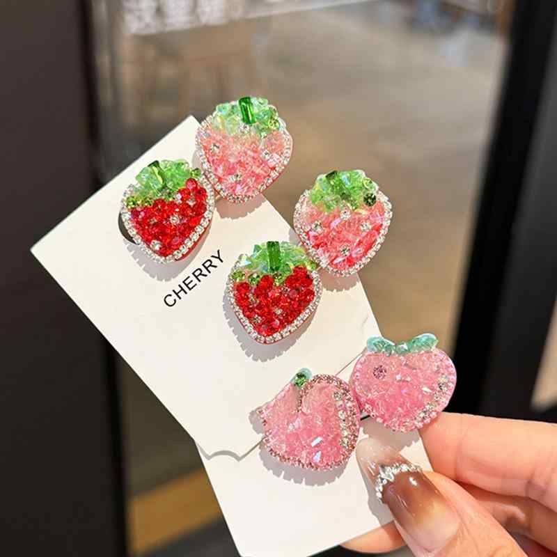 ヘアアクセサリー キッズ 女の子 かわいい 草莓 水蜜桃 デザイン キラキラ 水晶 装飾 サイド ヘアクリップ 鴨嘴夹 スタイル ヘアピン 頭飾 通勤 普段使い シンプル ファッション 2025 夏 軽量 手作り 加工 ピンク 系 赤 系 イエロー 系
