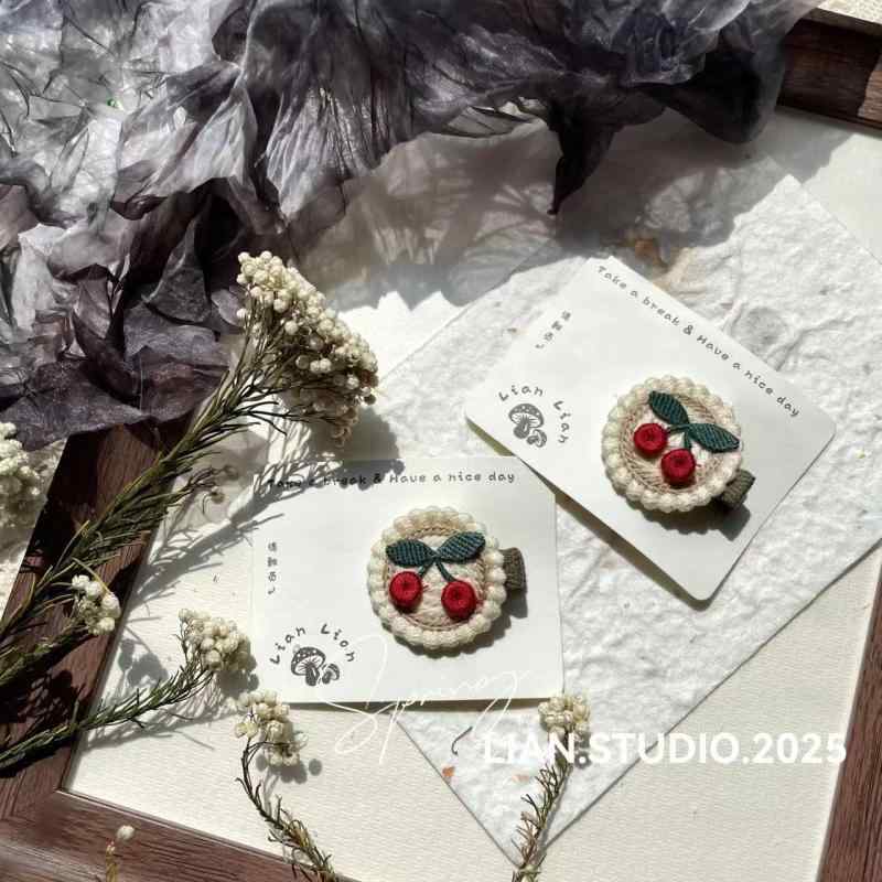子供用 ヘアクリップ かわいい 桜柄 刺繍 デコレーション 日常使い 子供 ヘアアクセサリー バナナクリップ フルカバー ハーフカバー 立体 装飾 田園 スタイル 3歳以上 夏 カラフル 軽量 手作り 風