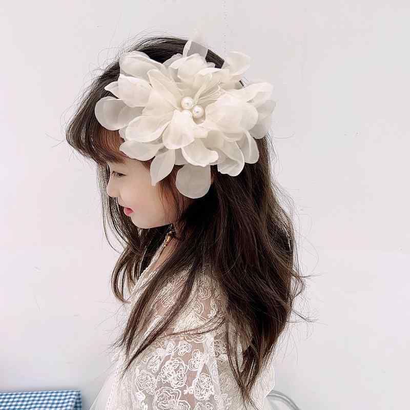 子供用 ヘアアクセサリー かわいい 花柄 ヘアクリップ ヘアバンド 花卉 デザイン 布地 素材 ピンク ベージュ 復古 スタイル 春夏 手作り クラフト 甘め デザイン 日常使い ヘアアレンジ 簡単 付け外し