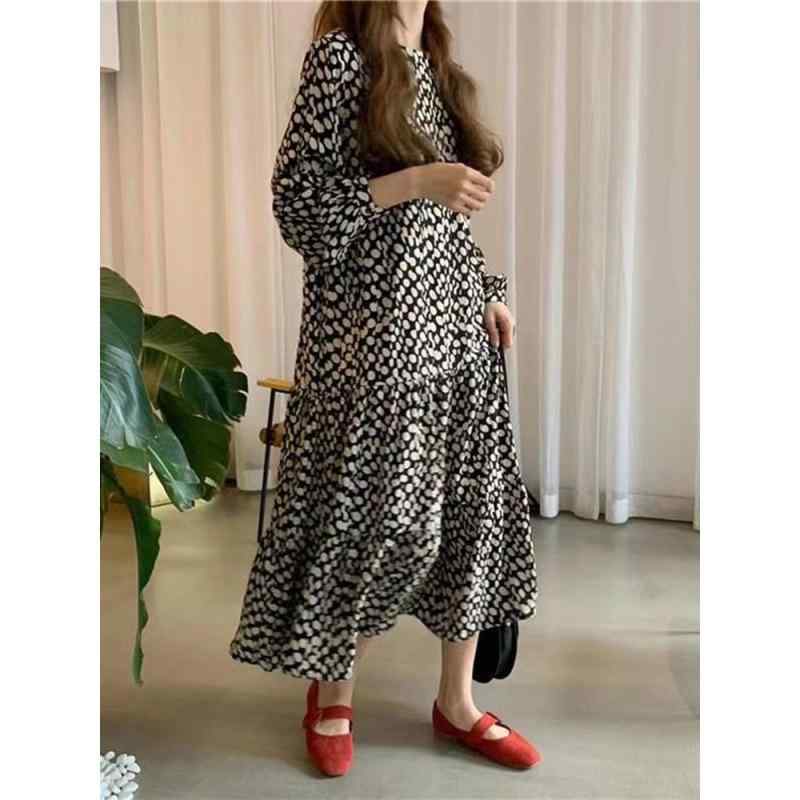 ・スタイル: 清新甜美・主な素材: 雪纺 30-50%・パターン: 波点・スカート丈: 中長・スカートタイプ: 荷叶边・ネックライン: 半高領・袖タイプ: 喇叭袖・袖丈: 長袖・ウエスト: ワイド・ポップエレメント: 荷叶边・カラー展開: 花色・サイズ展開: S,M,L,XL,2XL・カテゴリ: ワンピース