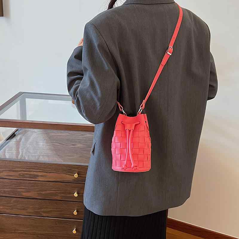 Rakuten - 女性用 肩掛けバッグ 斜めがけ ファッション トレンド 水桶型 ショルダーバッグ かわいい ミニバッグ PU素材 米白 卡其 コットン ピンク グリーン ブラック 都市 シンプル ミディアムサイズ 車縫いステッチ 春季 ナイロン内張り 楕円形 磁気留め