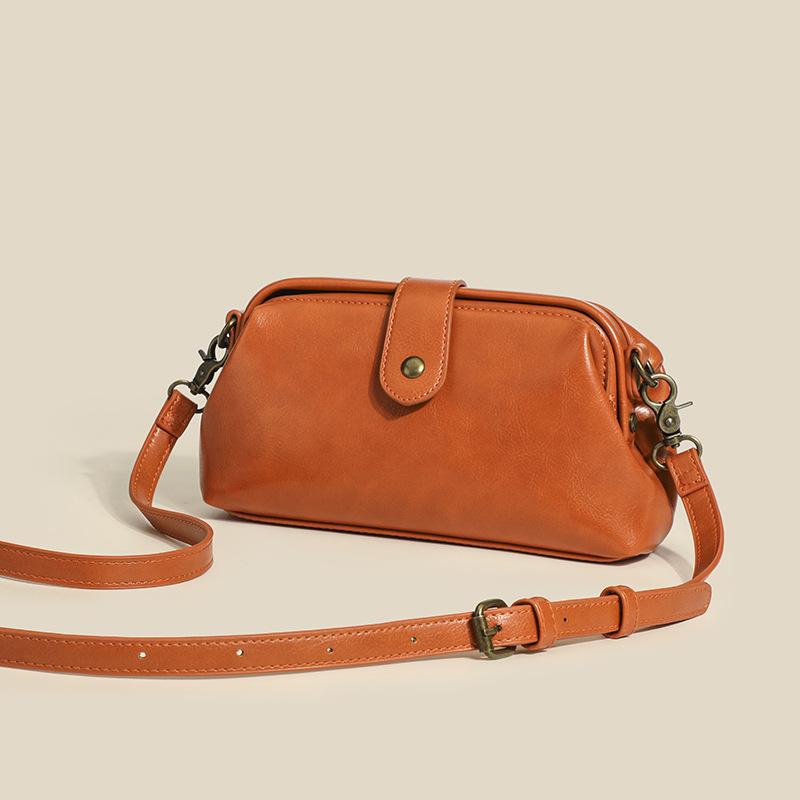 ミニ ショルダーバッグ 女性用 迷你 携帯 ケース 赤 黒 ブラウン コーヒー ブラウン PU レザー 楕円形 ジッパー ロック ソフト シングル ストラップ 街頭 ファッション 日常 コーディネート トレンド スタイル コンパクト ポーチ