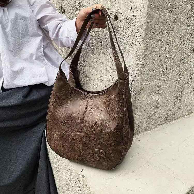トートバッグ 女性用 斜めがけ トート 横型 方形 合成皮革 大容量 切り替え ソフト 黒 ワインレッド コーヒー ブラウン 古銅色 日常使い 通勤 韓風 シンプル 復古 肩掛け 手提げ デイリーユース キャンバス風 軽量 ポリエステル内張り ジップ開閉