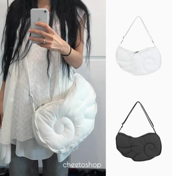 ショルダーバッグ 女性用 都市スタイル かわいい天使の羽根デザイン 調整可能肩ストラップ 斜めがけ ハンドバッグ 刺繍 コットン素材 柔らかい 饅頭型 ジッパー開閉 白色 石墨色 日常使い 通勤 軽量 春夏 収納ポケット付き