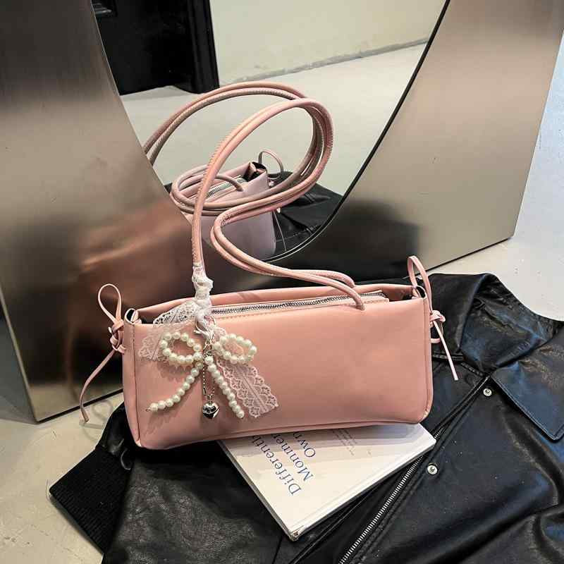 通勤バッグ 女性用 韓国風 ファッション ハンドバッグ 単肩 バッグ かわいい 蝶結び アクセサリー シンプル 洗練 都市スタイル 日常使い ミドルサイズ 横型 方形 形状 ジッパー開閉 PU素材 ポリエステル内張り 車縫い ステッチ 切り替え デザイン