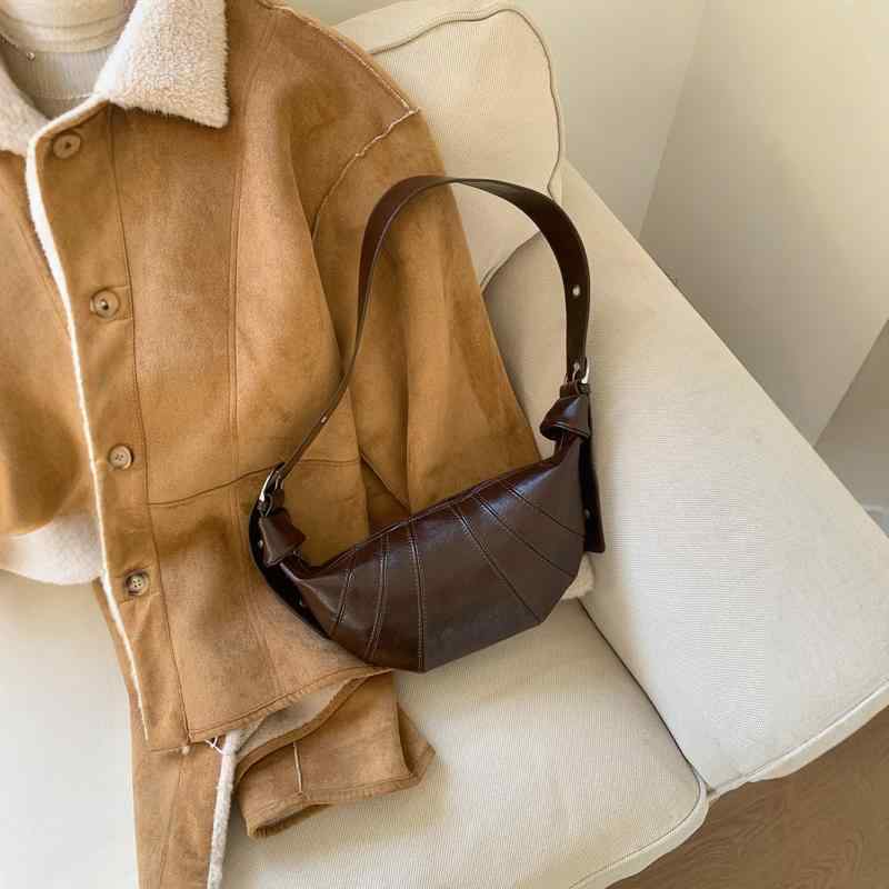 ショルダーバッグ 女性用 秋冬 ブラウン ブラック 韓国風 饺子型 斜めがけ 復古 ストリートファッション 日常使い 小型 PUレザー 車縫いステッチ 柔らかめ ジッパー開閉 携帯ポケット 単肩ストラップ