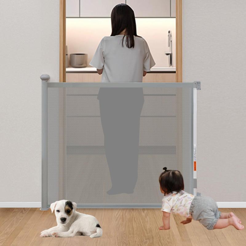 RiZKiZ ロール式 ベビーゲート 段差が無いのでスッキリ バリアフリー 省スペース 伸縮式 【最大幅150cm 高さ80cm】 巻き取り式 ロック機能 メッシュ 柵 フェンス 安全ゲート セーフティゲート