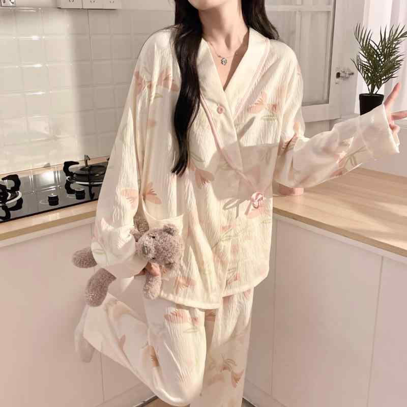 パジャマ 妊婦 レディース 授乳口付き 綿 入院着 出産準備 マタニティウェア 前開き 秋冬 部屋着 ルームウェア 産後 授乳服 雲のように柔らかい肌触り 伸縮性 リラックスウェア カジュアル シンプル 無地 長袖 快適 オールシーズン・素材: ポリエステル95-100%・スタイル: セットアップ、シンプルカジュアル・袖丈: 長袖・丈感: ロングパンツ・カラー展開: ピンク調花柄、オレンジ調ひまわり柄・サイズ展開: L(62.5kg以内)、XL(62.5-72.5kg)、XXL(72.5-82.5kg)、3XL(82.5-90kg)・生地の厚さ: 普通(141-160g/平米)