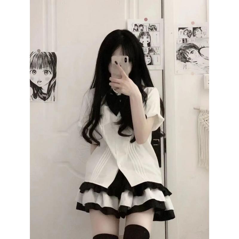 レディース トップス スカート セット 夏 セットアップ 女性用 学生 制服風 上衣 長袖 プチスカート 純色 都市風 気質 通勤 ポリエステル 混紡 生地 軽量 通気性 涼しい 接触冷感 素材 白色 アイボリー ブラック リボン アクセサリー 組み合わ