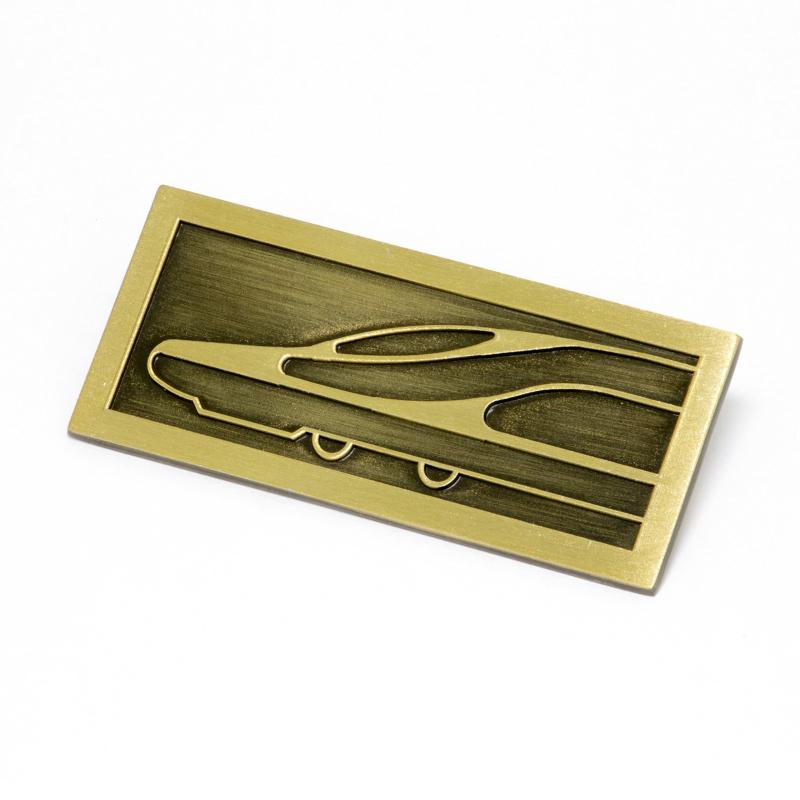 新幹線変形ロボ シンカリオン 超進化研究所 メタルピンズ本体サイズ:W70mm×H32mm(C) プロジェクト シンカリオン・JR-HECWK/ 超進化研究所・TBS