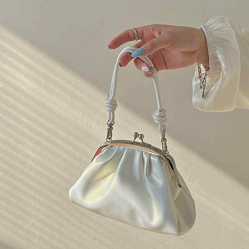 ハンドバッグ 女性用 かわいい 饺子型 プチバッグ 珠光白 珠光粉 春季 フレッシュ スイート スタイル プリーツ チェーン ショルダー 中軟 合成革 ロック シングルストラップ 日常 コーディネート