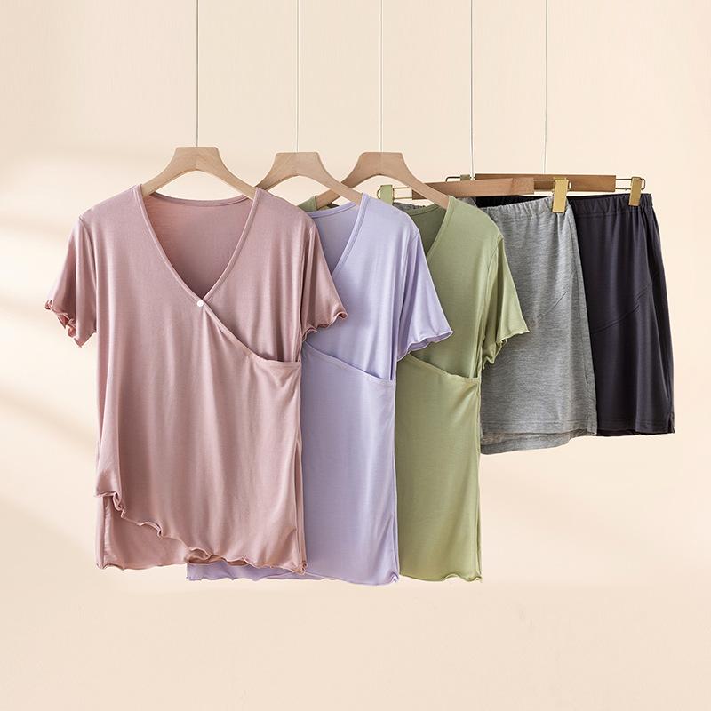 ルームウェア レディース 産後 授乳服 マタニティ パジャマ 上下セット モダール 半袖 ショートパンツ 妊婦 部屋着 薄手 春夏 接触冷感 吸湿速乾 リラックス・素材: モダール・スタイル: セットアップ・混率: モダール90%〜95%・袖丈: 三分袖・パンツ丈: ショートパンツ・カラー展開: 豆沙粉+鉄灰、豆沙粉+浅灰、浅紫+鉄灰、浅紫+浅灰、果緑+鉄灰、果緑+浅灰・サイズ展開: M、L、XL・テイスト: シンプルカジュアル・腰回り: 調節可能・生地の厚さ: 薄手(121-140g/平米)