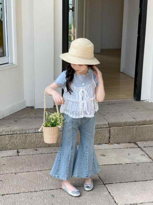 Rakuten - 女児 デニムパンツ キッズ 女の子 夏 春夏 九分丈 喇叭型 切り替え コットン 綿80% 中腰 伸縮性 柔らかい 普段使い ライトブルー かわいい スタイル 2-7歳 100-140cm