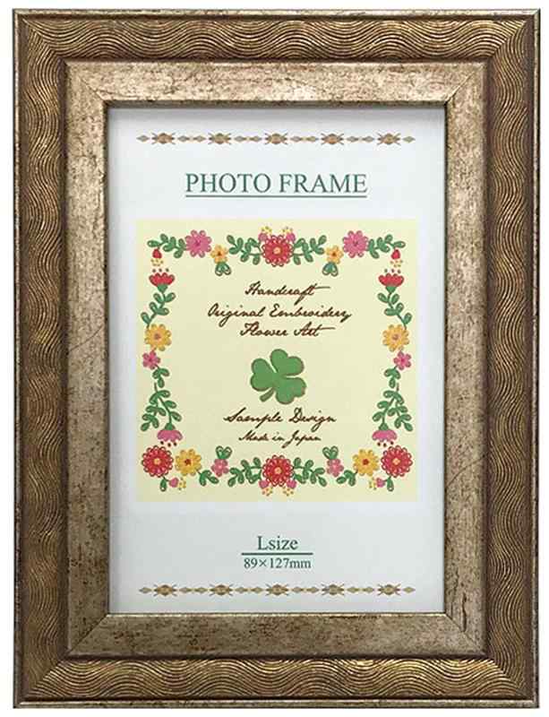 VANJOH N フレーム 2010 L判 ゴールド 105554デザイン製の高いシックで落ち着きのあるフレームです。外寸:W120×H158×D14mm内寸:W89×H127mm窓寸:W77×H115mm重量:164g素材:樹脂製面材:ガ...