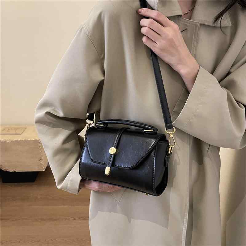 レディース ハンドバッグ ショルダーバッグ 斜め掛け 女性用 小さめ 方形 ミニバッグ 都市シンプル スタイル 2025 夏 シーズン トレンド 人気 デザイン 軽量 PU 合成皮革 素材 ポリエステル 裏地 ロック 留め具 フタ 開閉 ジップ 隠しポケ