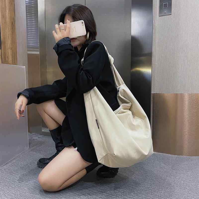 トートバッグ レディース 夏 帆布 大容量 シンプル ショルダーバッグ 斜め掛け 学生 街頭潮流 ミディアム 縦型方形 ジッパー開閉 ソフト 車縫いステッチ 白 緑 黒 ピンク ダブルストラップ ジッパー内ポケット レイヤー インナーポケット 休闲旅行