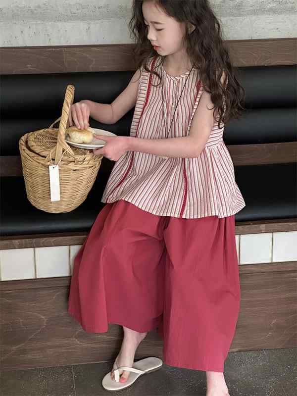 女児 キッズ 無袖 背心 セット 夏用 綿100% 紫色 赤色 柔軟素材 ワイドレッグ 七分丈 ショートパンツ 韓国風 トップス ボトムス 組み合わせ 子供服 かわいい 軽量 通気性 吸湿速乾 日常使い 遊び着 8歳以上 120cm 130cm 140c
