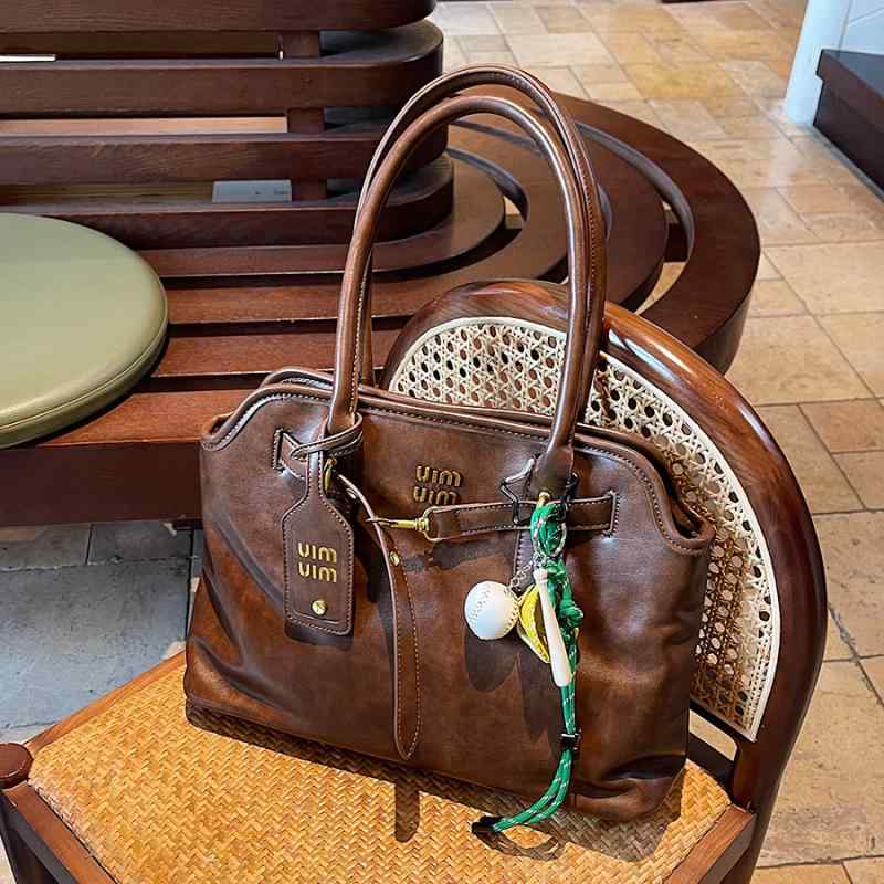 トートバッグ 女性用 大容量 ブラウン コットン風 PU素材 横型 ファスナー開閉 柔らか 中型 車縫い ステッチ 日常通勤 都市シンプル スタイル 汎用 ショルダー 単本 ポケット付き インサート クラシック トレンド 2024サマー コレクション 軽