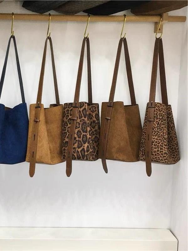 Shoulder Bags - バケットバッグ 女性用 トートバッグ ヒョウ柄 復古風 スエード調 PU素材 ソフト シングルショルダー 中型 切り替えデザイン 磁扣開閉 日常使い ブラウン系 冬用