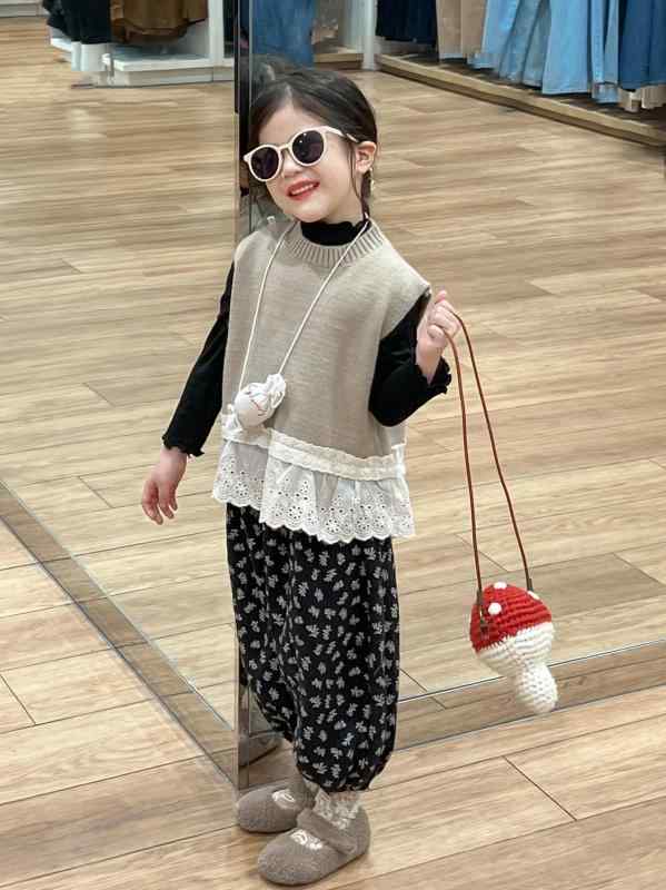 女児 秋冬 かわいい コットン混紡 セットアップ レース 花柄 切り替え ニット ベスト 黒 フリル インナー 花柄 ガウチョパンツ 3ピース 春秋 普通厚 長ズボン 中小 3〜8歳 100〜140cm 伸縮性 吸湿 速乾 通年 普段使い 韓国風 カジュ