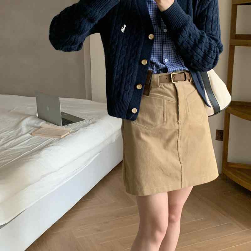 スカート 女性用 秋 ハイウエスト Aライン 短丈 半身スカート 韓国風 スリム効果 百搭 ミニ丈 軽量 雪ニール生地 切り替え ポケット 浅栗色 ブラウン系 秋冬 普段使い 私服 スタイルアップ かわいい シルエット調整 伸縮性 吸湿速乾 通勤 デイリ