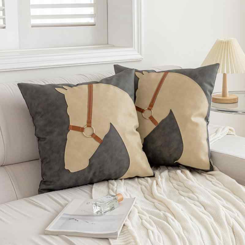 抱枕カバー 動物柄 馬モチーフ かわいい メルヘン インテリア ソファー クッション 車用 腰枕 軽量 ポリエステル 縫製加工 グレー ベージュ オレンジ 45cm四方 萌え系 デザイナー風 ホテル調 リビング 寝室 飾り付け 通年使用 柔らかい 快適