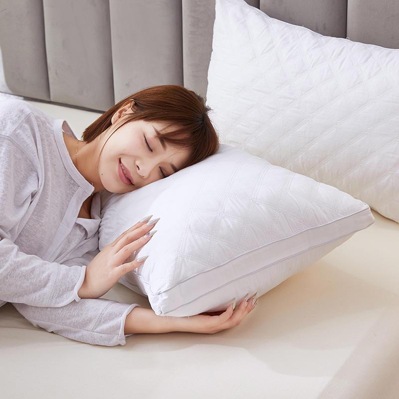 Muatsu Pillows - 枕頭 枕芯 立体磨毛 刺繍 シングル 学生 頸椎保護 家庭用 ホテル用 羽毛シルク 枕頭 ポリエステル繊維 充填 化繊面料 長方形 米白 深藍 ファッショングレー 煉瓦赤 48x74cm 軽量 柔軟 快適サポート 通年使用 寝室インテリア