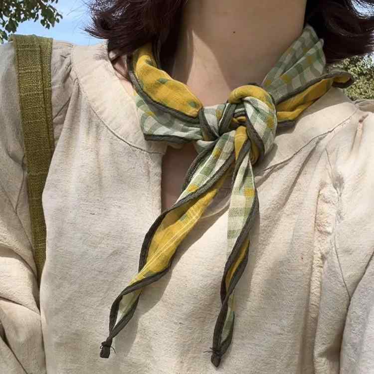 スカーフ 女性用 春夏 復古 グリーン イエロー チェック柄 シルク 柔軟 中長 トリ角巾 領巾 気質 アクセサリー 森系 レジャー プリント加工 形状 パターン 日常使い 軽量 通勤 普段使い かわいい トップス 合わせ ネックアクセサリー