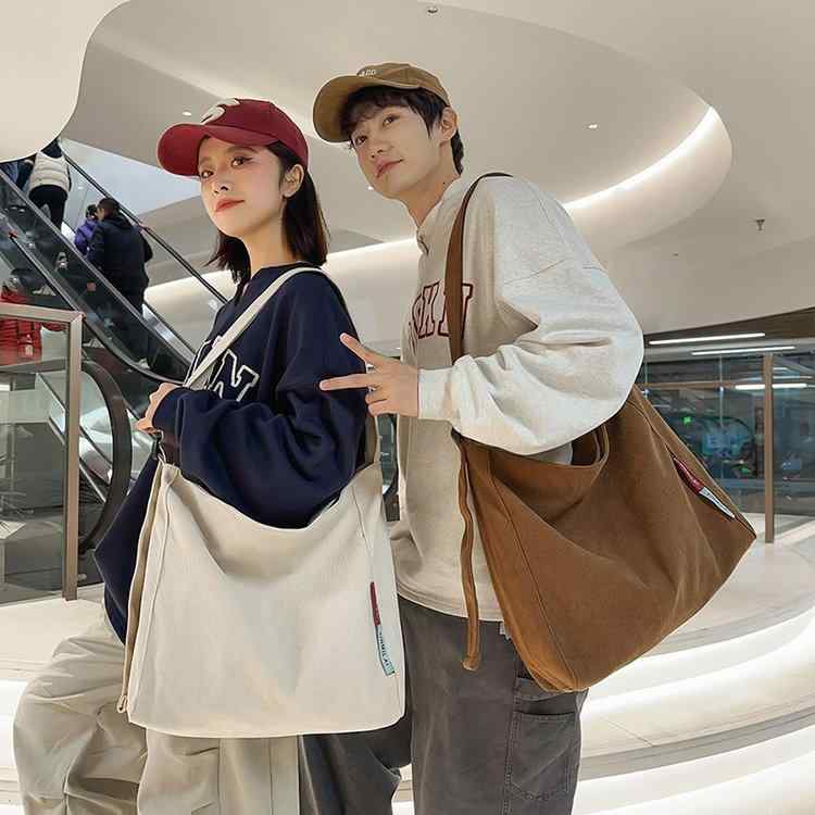 ・カラー展開: ブラック、ブラウン、ホワイト、グリーン、ブルー・スタイル: 都市シンプル・主な素材: 帆布・サイズ: 大・適用シーン: 日常コーディネート・流行要素: ステッチ、コントラストカラー・裏地素材: ポリエステル・形状: 縦型スクエア・開閉方式: ジッパー・内部構造: スマホポケット・外ポケット種類: オープンタイプ・硬さ: ソフト・仕切り: あり・ストラップ本数: 1本