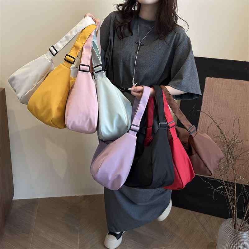 Other - トートバッグ メンズ レディース ナイロン素材 大容量 横型 シングルショルダー 斜めがけ 街頭スタイル 春夏 カラーバリエーション ブラック ホワイト イエロー ピンク グリーン パープル レッド ブラウン ジッパー開閉 ソフト 日常使い ファッション