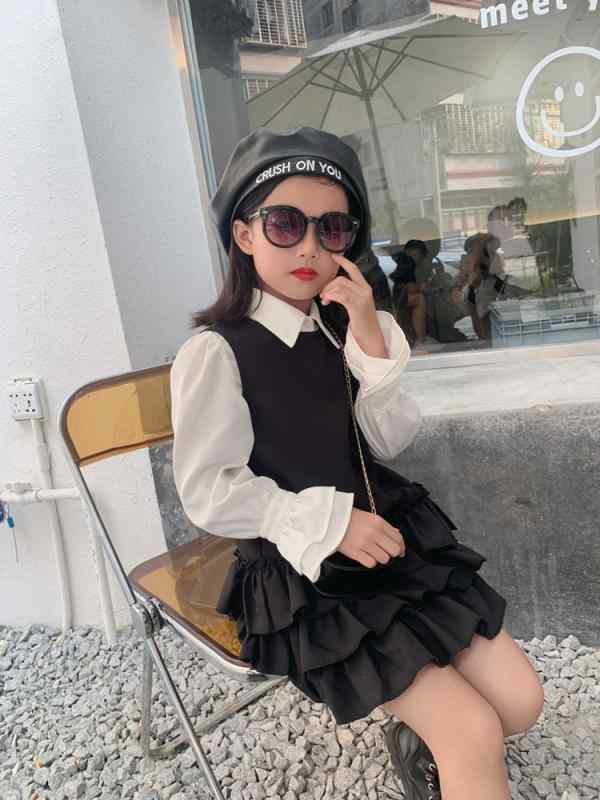 Rakuten - 親子 装 秋冬 母娘 セット 韓国風 ブラック 花柄 レース ワンピース ドレス セット コットン 混 ポリエステル 伸縮性 フレア 袖 トップス かわいい デザイン 普段使い 子供 女の子 3-8歳 対応