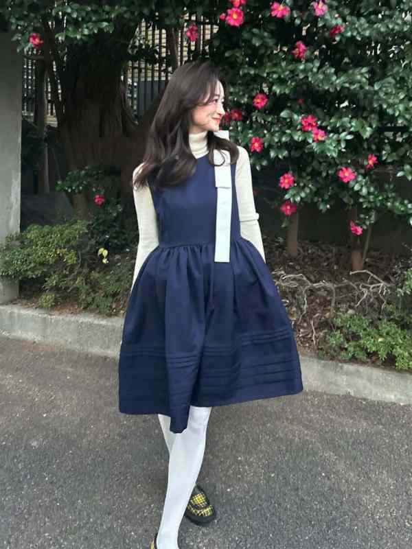 ワンピース レディース 夏 無袖 丸首 コットン 切り替え ギャザー フレア ミディ丈 ブラック 花柄 日系 韓国風 ゆったり シルエット 軽量 吸湿速乾 快適 普段使い コーディネート