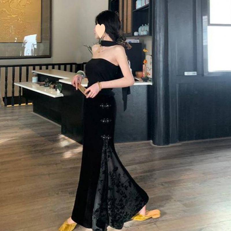 樂天商城 - スカート 女性用 冬 チャイナスタイル ベルベット 切り替え 包臀 ハイウエスト ロング 魚尾 ミディ丈 気質 通勤 都市 スタイル 立体 装飾 不対称 デザイン 高級感 垂感 スリム 効果 高弾性 朱墨 ブラック 再生繊維