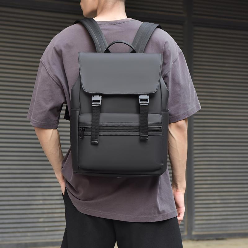 ・カラー展開: グレー、ブラック、グリーン・主な素材: ナイロン・スタイル: 都市簡約・容量: 20-35L・機能: 防水・パソコン収納サイズ: 40.64cm・柄: 無地・裏地素材: ポリエステル・人気要素: ステッチ・背負いシステム: 曲線肩紐