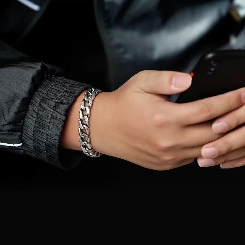 Rakuten - メンズ ブレスレット 六字真言 手链 回転式 幅広 デザイン 個性派 男士用 ブレスレット 復古 スタイル 民族風 銅製 手作り 文字モチーフ 円形 幾何学 夏向け アクセサリー ラッキーアイテム 普段使い 通勤用 軽量 ユニセックス 可能