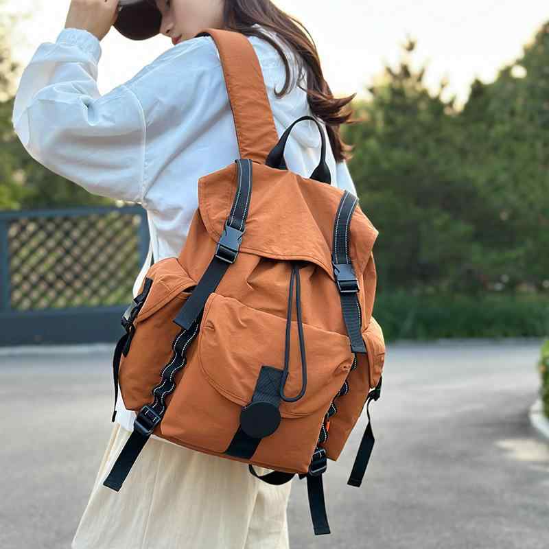 リュックサック 男女兼用 ナイロン素材 20-35L 大容量 軽量 抽绳 フラップ バックパック 旅行 登山 アウトドア 16インチ ノートPC収納 気圧クッション ストラップ 無地 車縫線 アクセント 橘色 白色 黒色 灰色 カジュアル ユニセックス