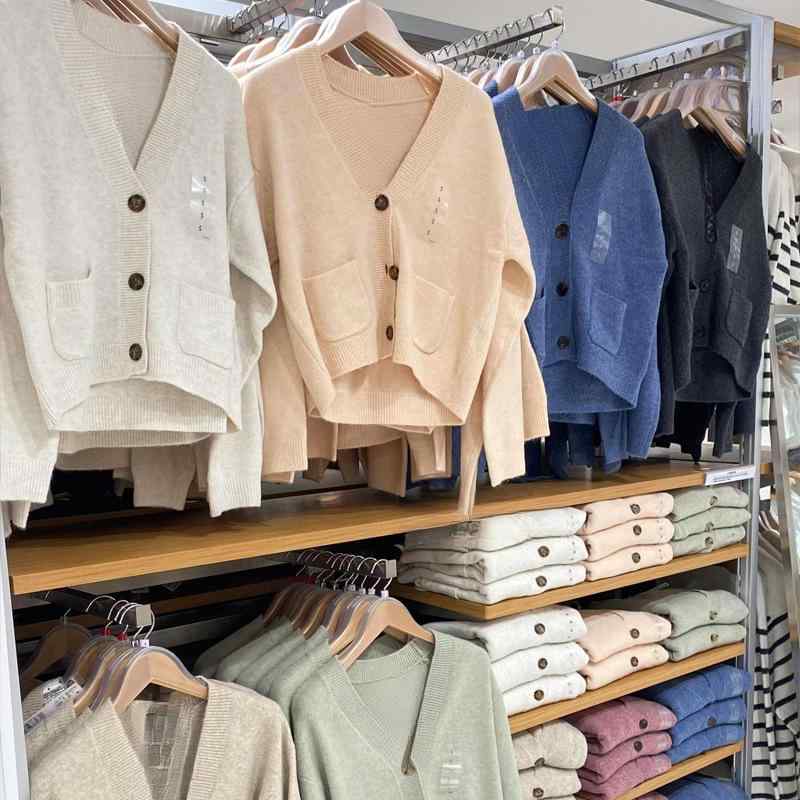 Rakuten - ニットカーディガン 女性用 秋冬 長袖 Vネック ソフト プリンセススリーブ 接触冷感 切り替え ミセススタイル 乳白色 深灰色 水色 ベージュ ライトグリーン ライトブルー パープル系 吸湿速乾 通勤 普段使い 軽量 伸縮性