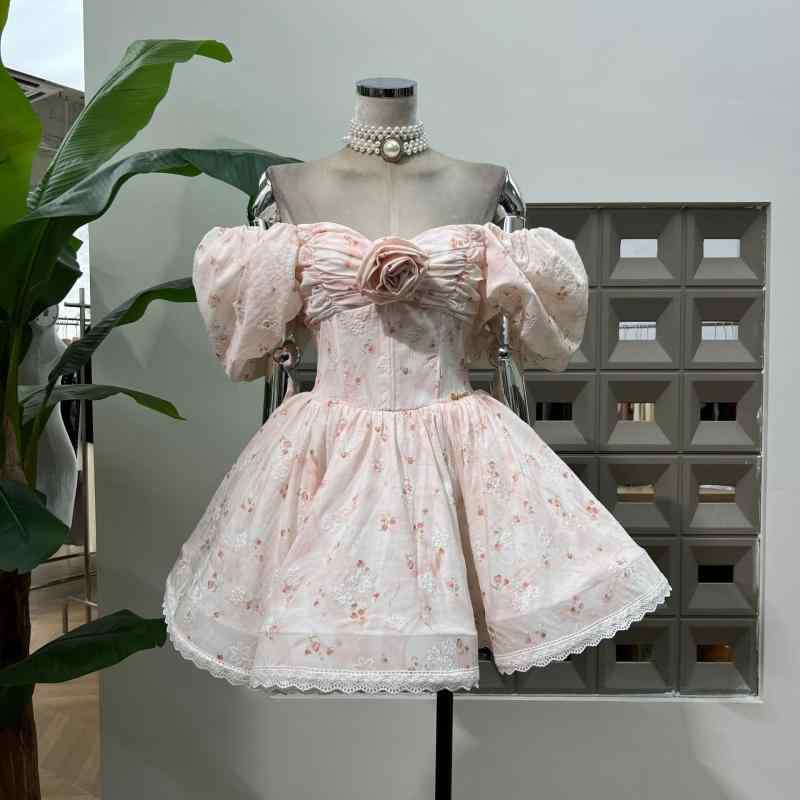 ワンピース レディース 春夏 フレンチフラワープリント 膝丈 Aライン スカート かわいい 甘め スタイル 低腰 方領 泡泡袖 短袖 ブルー ピンク パープル ベージュ 爽やか 軽やか 素材 伸縮性 日常使い デート フェミニン トップス ドレス 花柄
