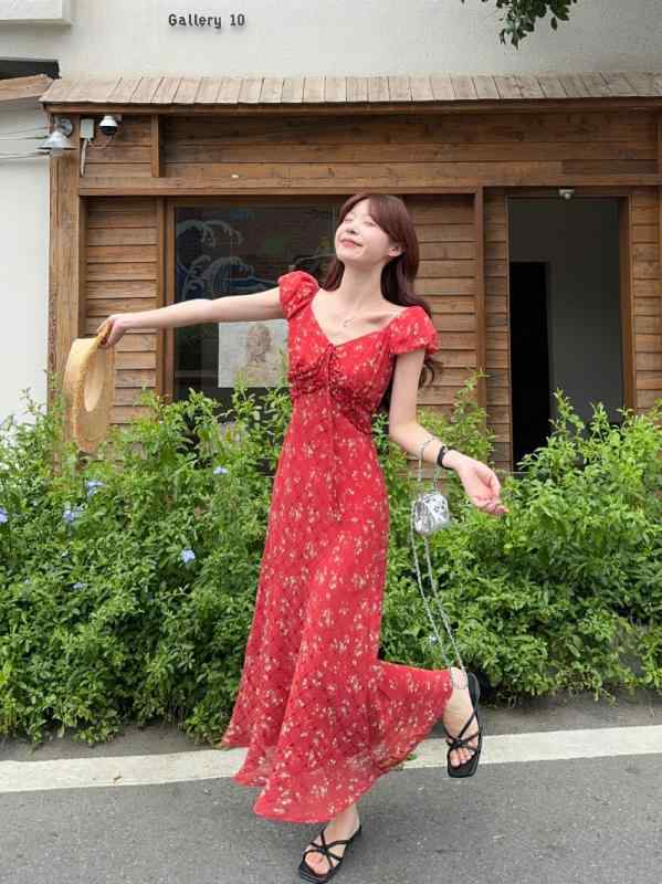 樂天商城 - ワンピース 女性用 夏 赤 イエロー パープル Vネック 短袖 泡泡袖 ハイウエスト 収腰 ロング丈 小花柄 切り替え 涤纶 軽量 通勤 気質 優しい スタイル スリム フィット 涼しい 接触冷感 吸湿速乾