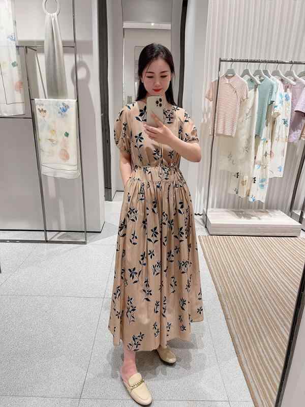 乐天商城 - ワンピース レディース 春夏 Vネック 泡泡袖 収腰 Aライン ミッドレングス プリント柄 コットン混紡 伸縮性 カーキ 通勤 普段使い 軽量 気質 シルエット