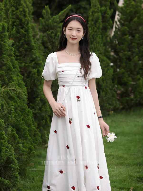 ・カテゴリ: 連衣裙・スタイル: 文艺复古、中国風・主な素材: PVC 30%以下・スカート丈: 中丈・ネックライン: ポロ領・袖丈: 七分袖・カラー展開: 白色・サイズ展開: S,M,L,XL,2XL,3XL